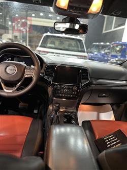 جیپ گراند شیرۆکی